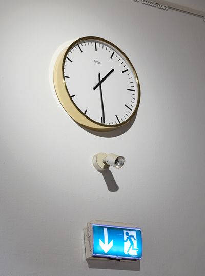 Jens Haaning, Kabul Time (gold edition), 2017