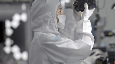 Carey Young, The Vision Machine, videostill, 2020, © Carey Young. Courtesy Paula Cooper Gallery, New York.⁠