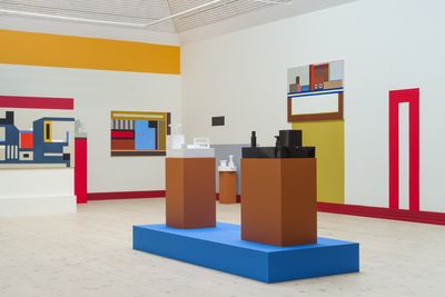 Billede: Installationsfoto, Nathalie Du Pasquier, paintings of things. paintings as objects, Kunsthal Aarhus, 2023. Foto: Jacob Friis-Holm Nielsen.