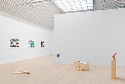 Billede: Installationsfoto, Maryam Jafri, No Lithium, No Work, Kunsthal Aarhus,
2023. Foto: Jacob Friis-Holm Nielsen.