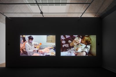 Billede: Installationsfoto, Maryam Jafri, No Lithium, No Work, Kunsthal Aarhus,
2023. Foto: Jacob Friis-Holm Nielsen.