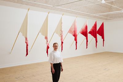 Billede: Nønne Mai Svalholm, Red Flags, Kunsthal Aarhus, 2024. Foto: Peter Ravnsborg og Nønne Mai Svalholm.