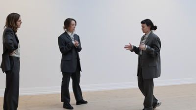 Image: Cecilie Julie Holst Christensen, Autentisk kunstnerdilemma III, Performance, 2025. Photo: Courtesy of the artist.