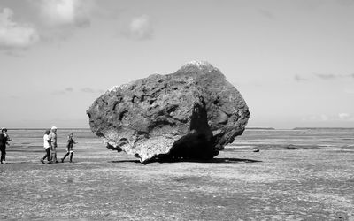 Shitamichi Motoyuki, Tsunami Boulder, 2015–ongoing. Medium: 9 videos (black and white, no sound). Dimensions variable. Courtesy of the artist.